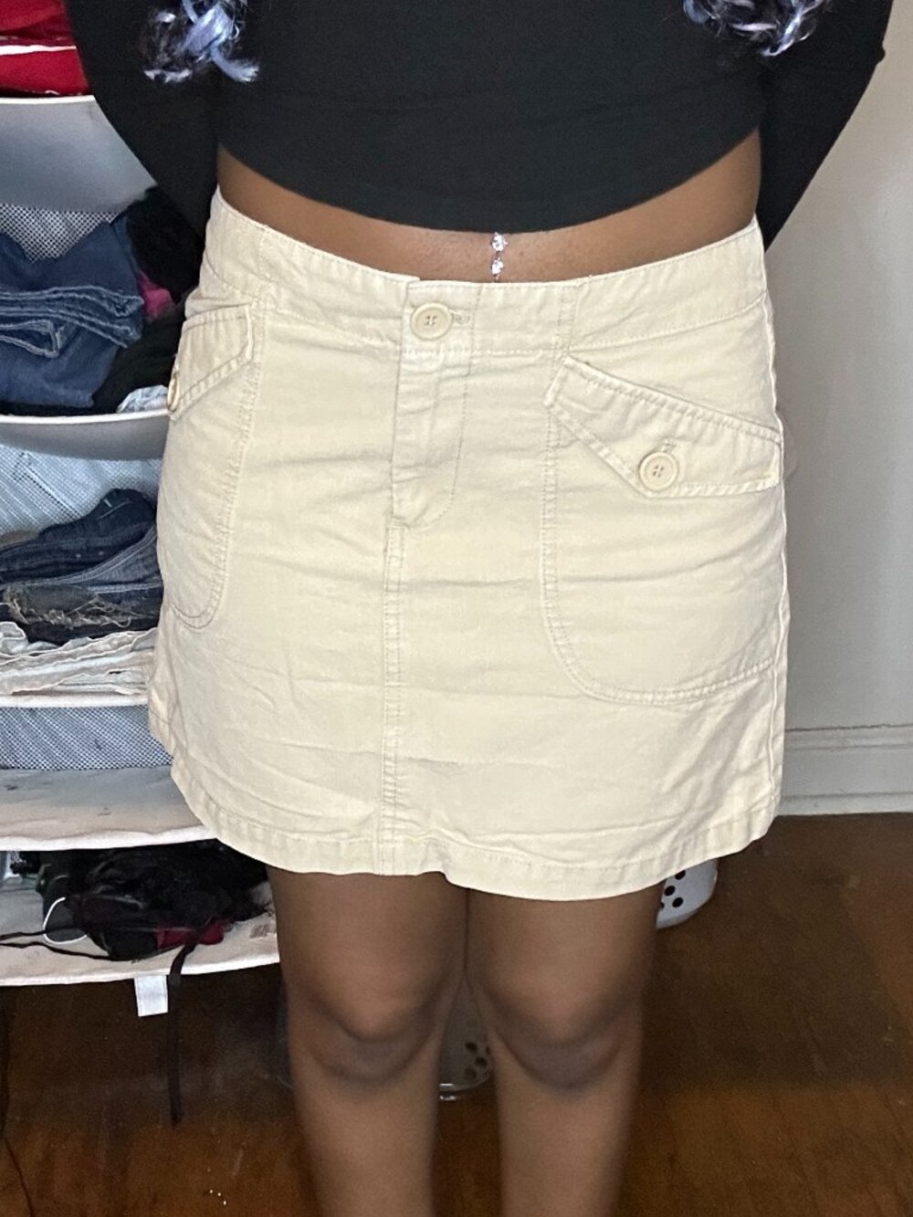 H&M Cream Mini Skirt with Front Pocket Detail - Picture 2 of 4